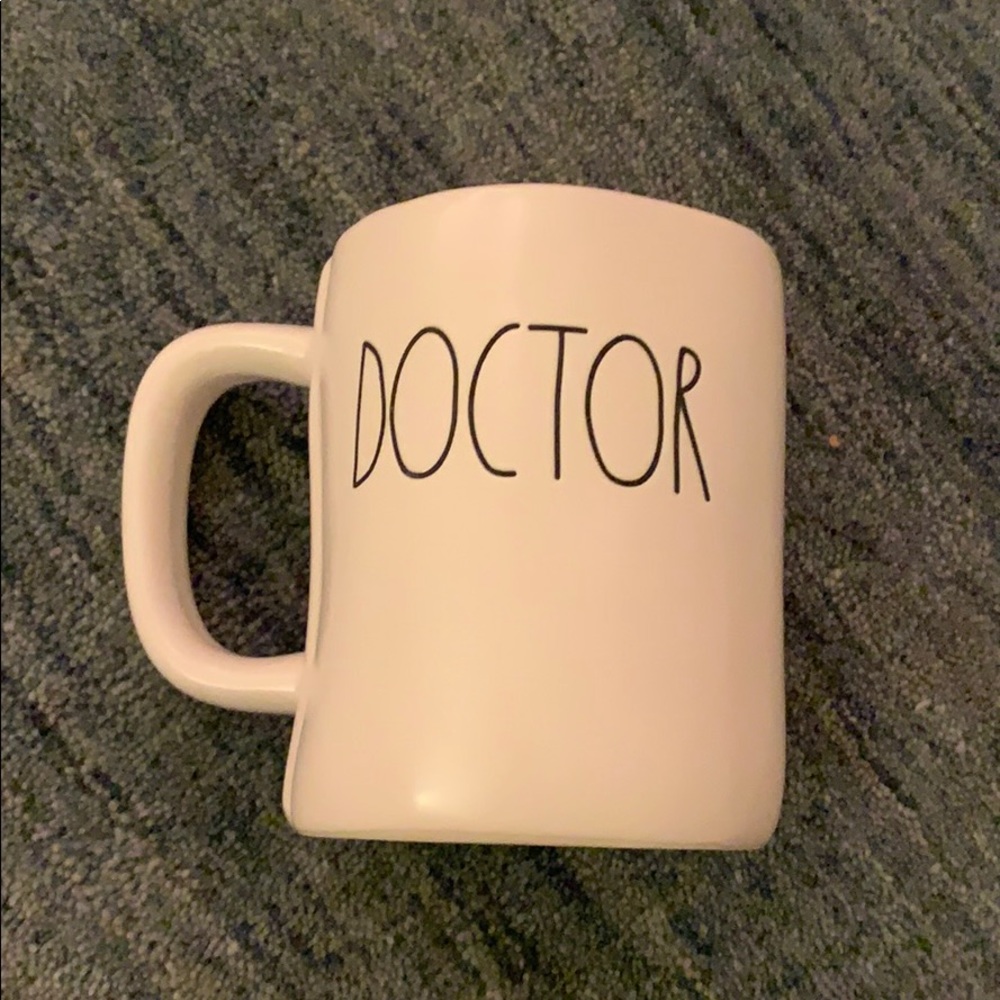 RAE DUNN MUG ( DOCTOR HERO )